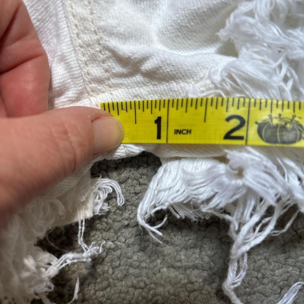 We The Free People Women's 28 White Cut Off Micro Short Grommet Waist Button Fly - Picture 5 of 7